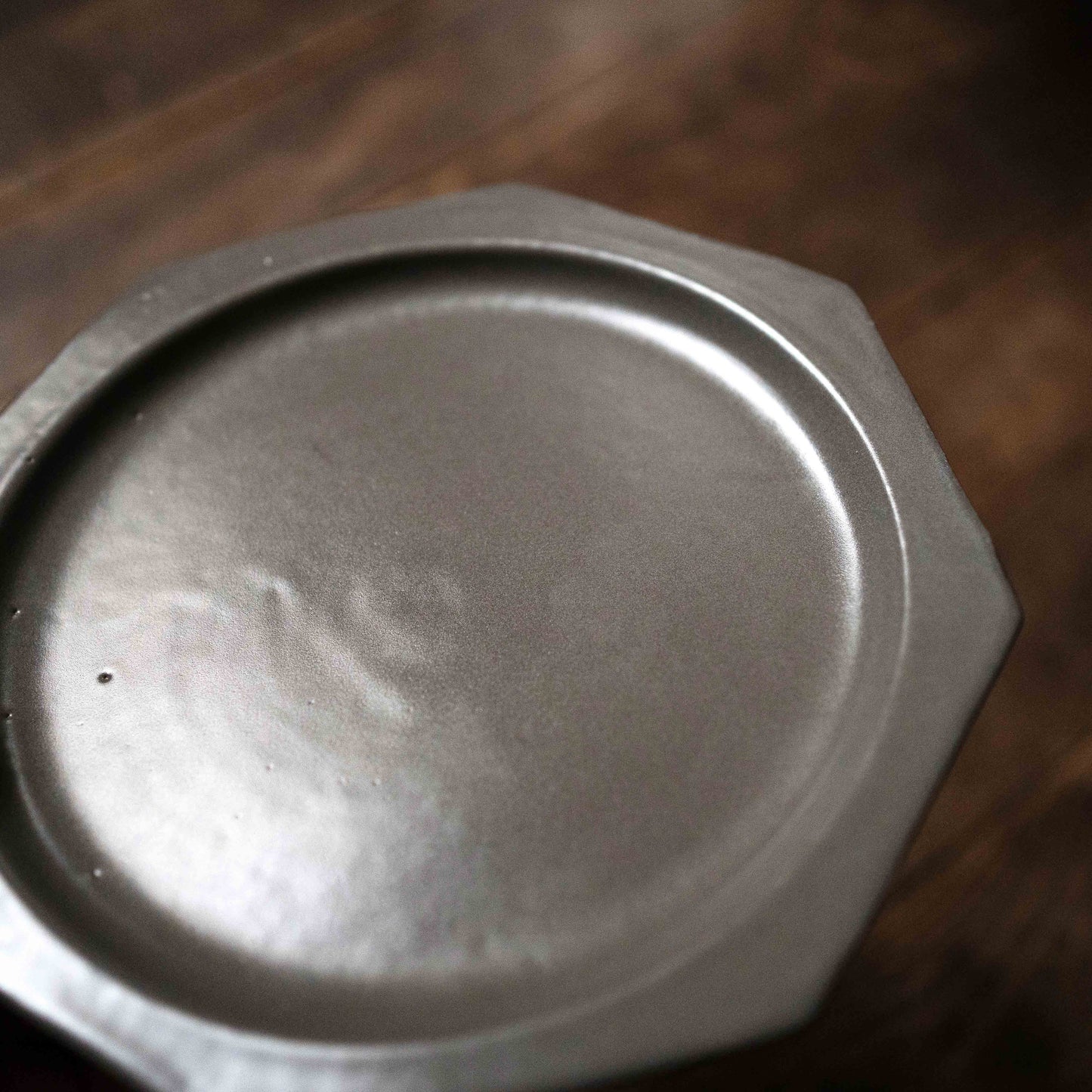 『グレーの八角プレート』丸十製陶