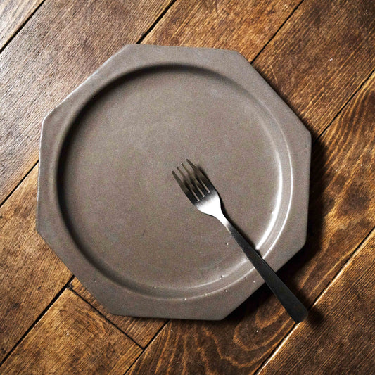 『グレーの八角プレート』丸十製陶