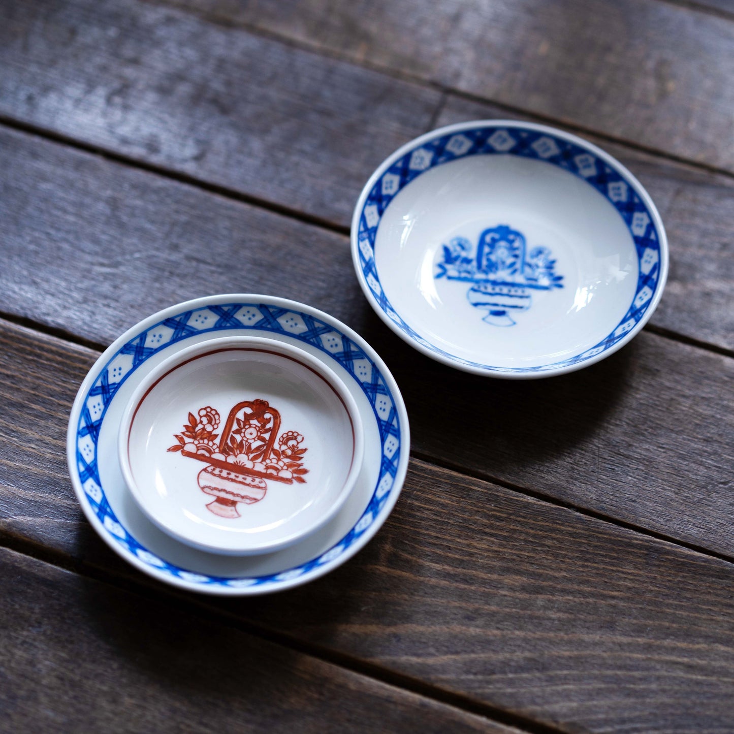 ペニンシュラ 手描きの小皿-ボーンチャイナ