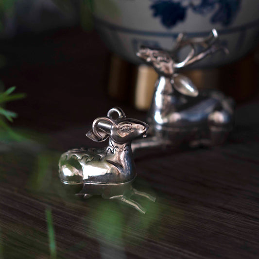 『ちいさなヤギとディア』シルバーオブジェ-カンボジア