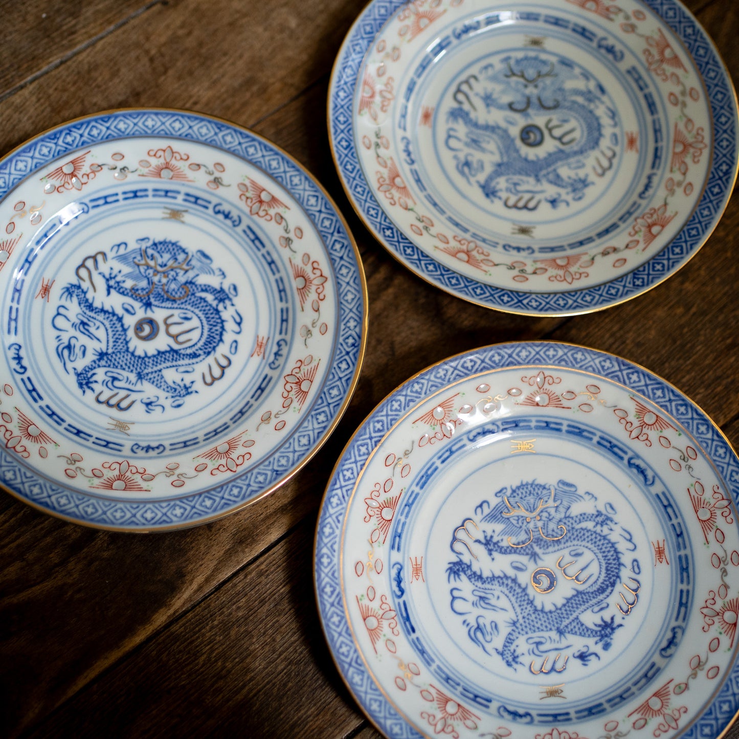 『丸皿18センチ-dragon』景徳鎮ホタル金彩