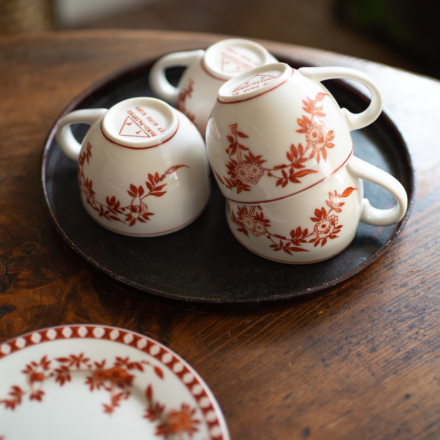 『手描きのティーカップ』ペニンシュラ