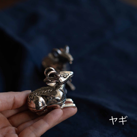 『ちいさなヤギとディア』シルバーオブジェ-カンボジア