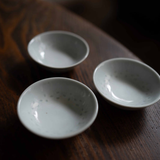 白い豆皿　景徳鎮ホタル