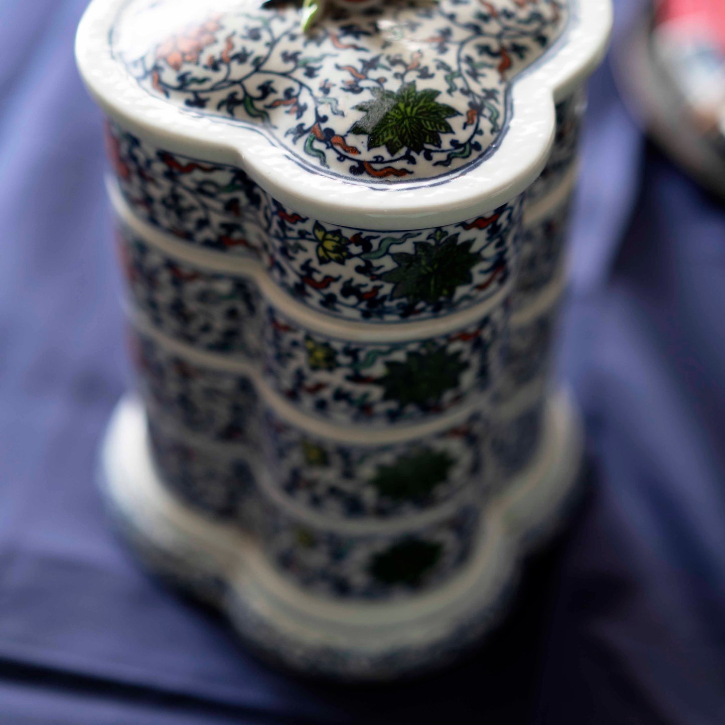 重箱　Harmony of Flora　景徳鎮